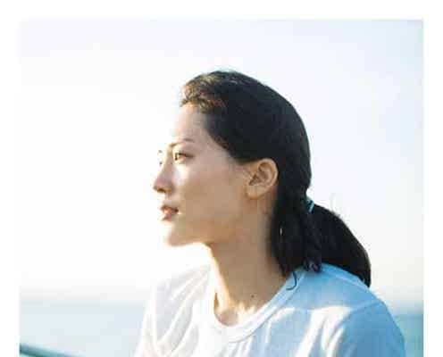 綾瀬はるか、水着姿を披露 イタリア・シチリア島で魅せる表情