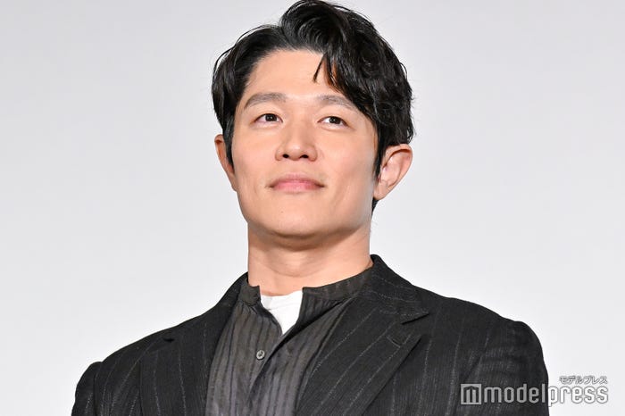 鈴木亮平(C)モデルプレス