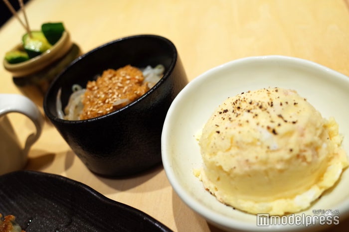 (手前から)ポテトサラダ 400円、肉味噌もやし 450円、壺きゅうり 350円(税込)(C)ビューティーガール