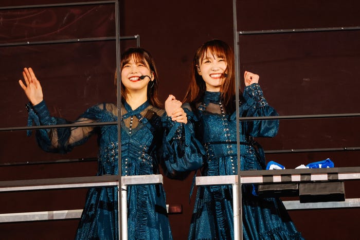 渡邉理佐、菅井友香/撮影:上山陽介