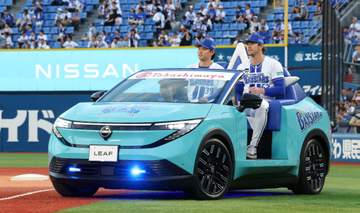 日産新リリーフカーがDeNA－中日戦でお披露目 レイノルズ「すごくかっこいい」 若松「乗り心地がいい」