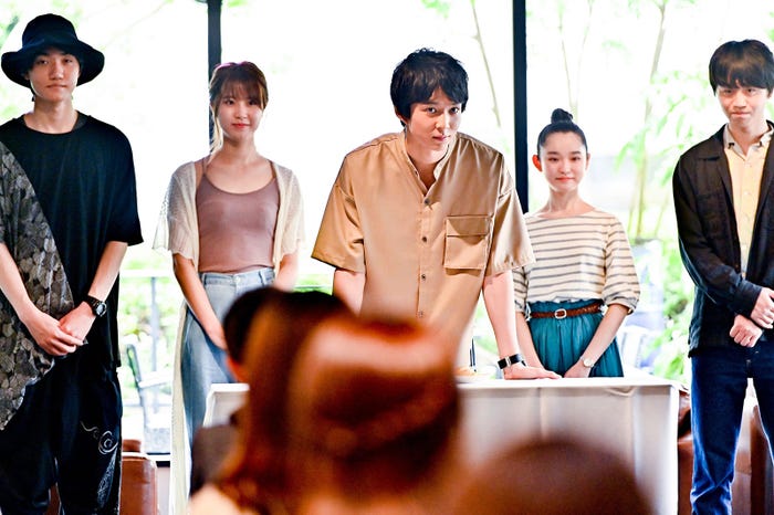 鈴木仁(中央)(C)カンテレ