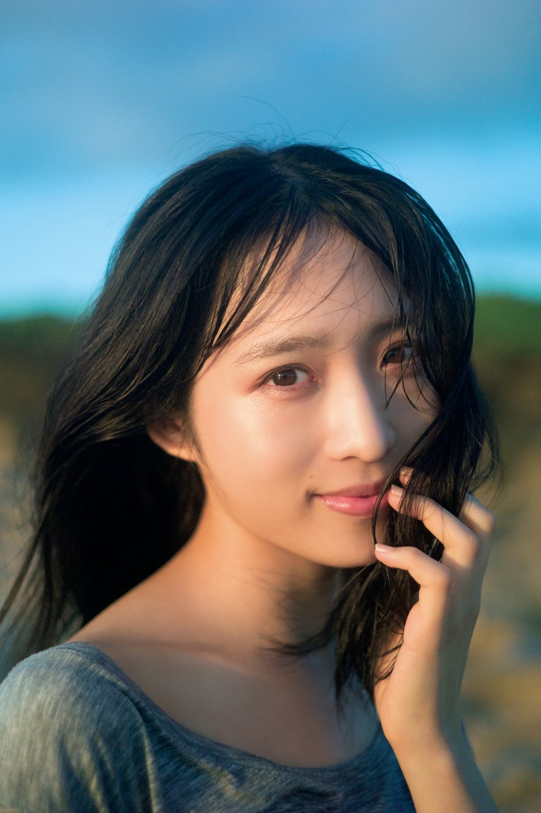 小栗有以／1st写真集「君と出逢った日から」収録カット（C）撮影：細居幸次郎