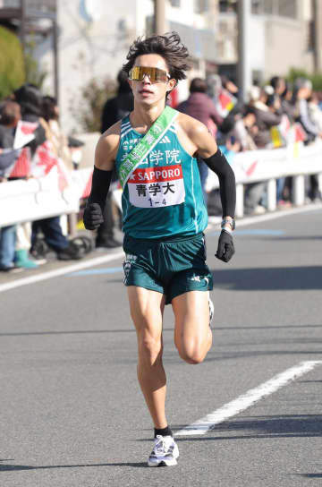 王者青学大が逆襲猛追 4区で5位に浮上 原采配的中なるか、大エース黒田朝日が5区スタート トップ中大と3分25秒差