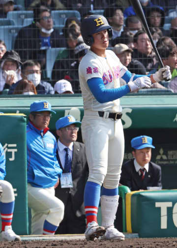 花咲徳栄が珍事から逆転成功 打者がストライクカウント間違えベンチへ→慌てて戻り左前打 押し出し死球などで試合をひっくり返す