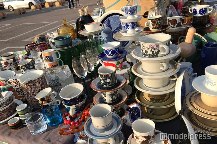 フリーマーケットには掘り出し物が眠っているかも？ （C）ビューティーガール