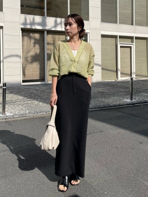 黒スカート コーディネート シアーカーディガン 黒スカート コーディネート シアーカーディガン