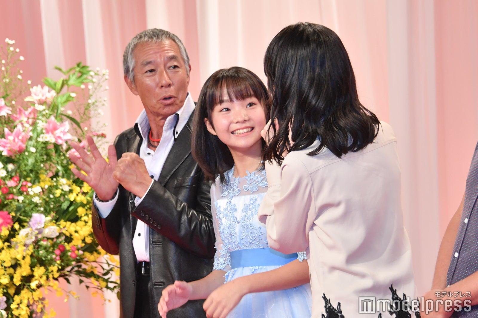 （左から）柳葉敏郎、澤井梨丘、趣里（C）モデルプレス