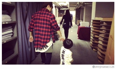 AAA與真司郎、甥っ子と遊ぶ写真に「いいお父さんになりそう」「癒される」と注目集まる