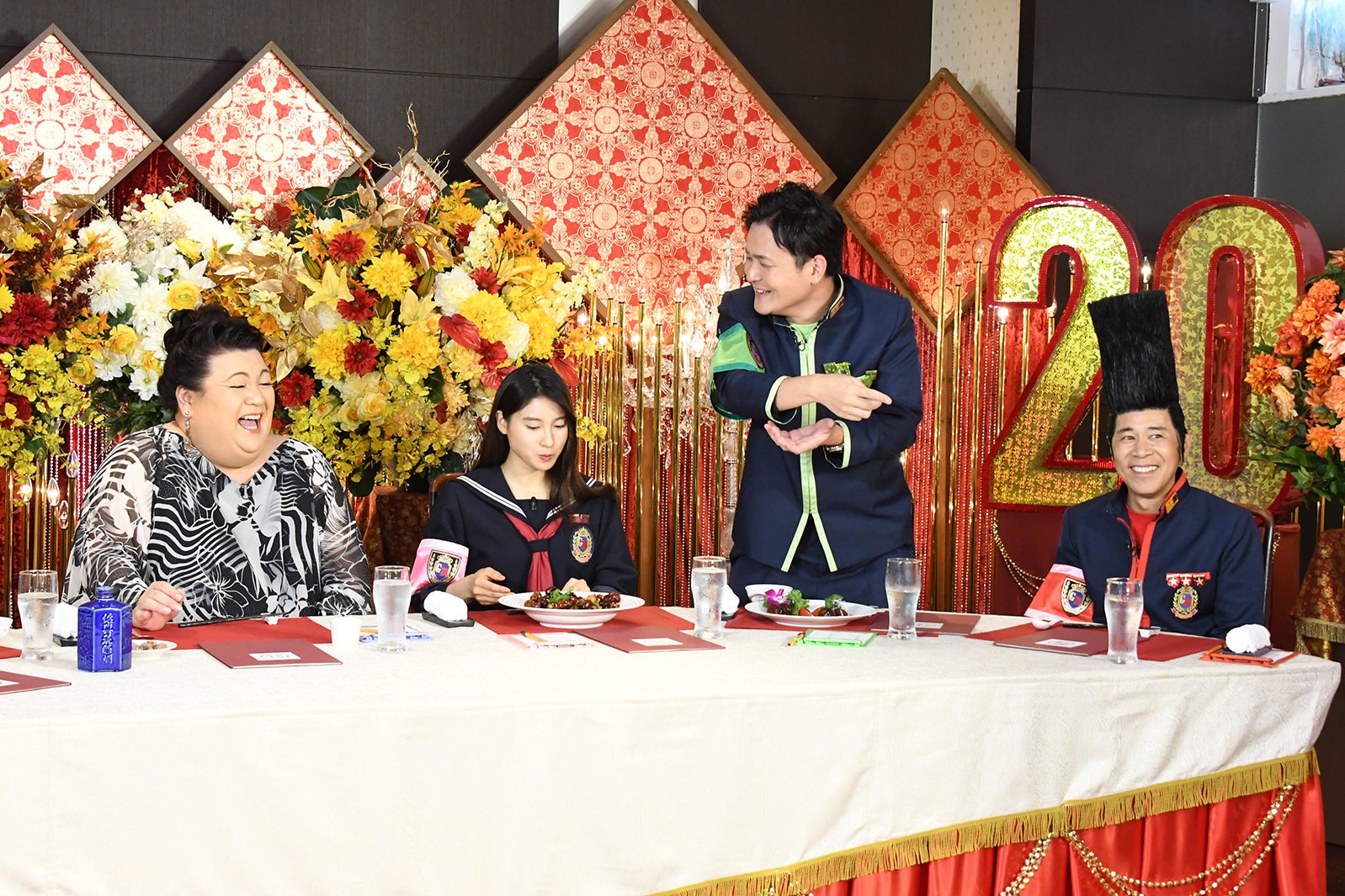 （左から）マツコ・デラックス、土屋太鳳、ノブ、岡村隆史（C）日本テレビ