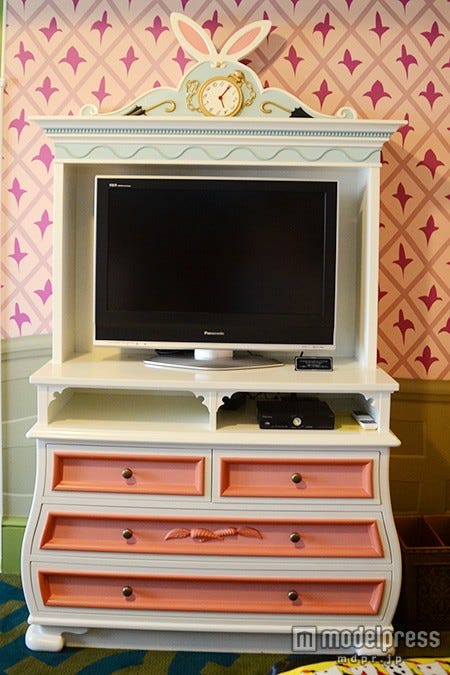 白ウサギをイメージしたテレビ台