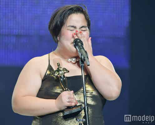 ゆりやんレトリィバァ、流暢な英語に観客どよめき “授賞式スピーチ”が面白すぎ<神コレ2017A/W>