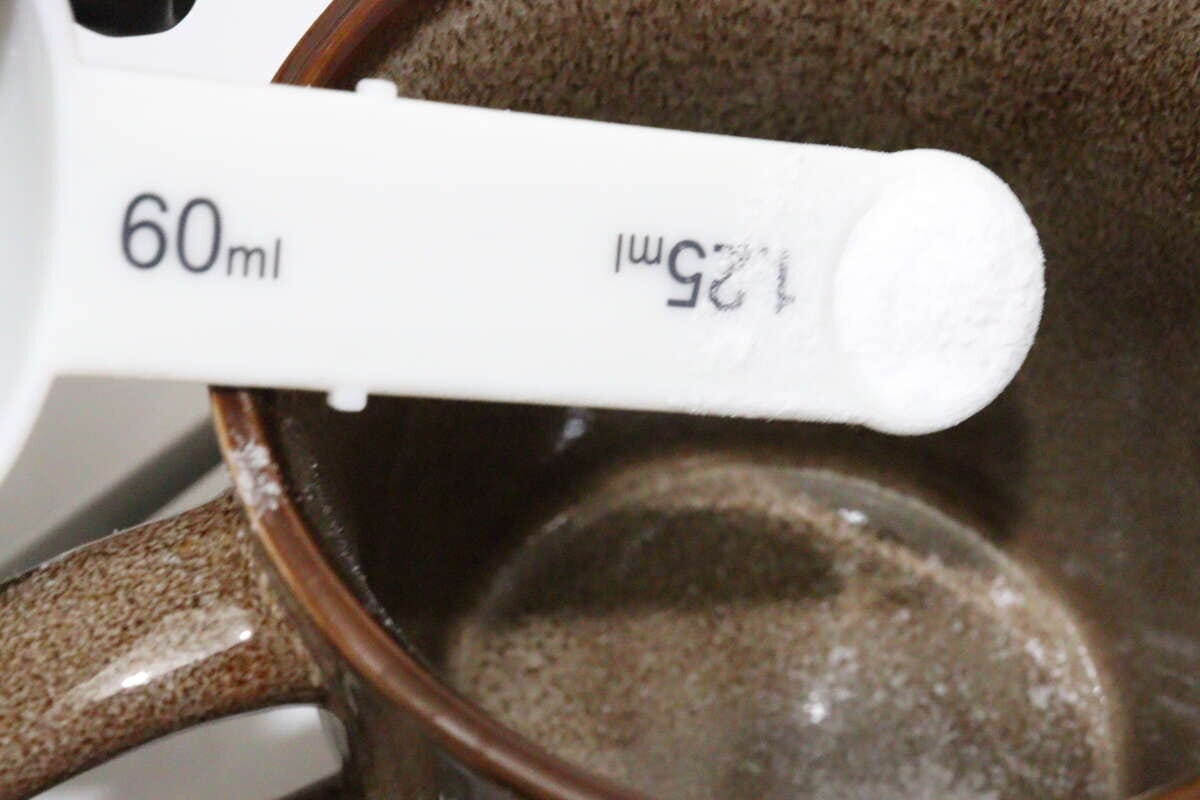 ダイソーのメジャーカップ＆スプーン（4本組）の小さじを使う