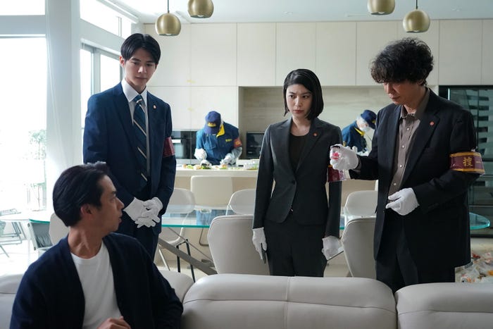 小宮璃央、成海璃子、ユースケ・サンタマリア「全領域異常解決室」第6話(C)フジテレビ