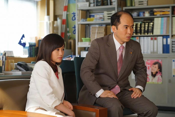 前田敦子、斎藤司/「民衆の敵」第8話より(C)フジテレビ