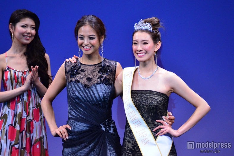 2012年ミス・アース・ジャパンの野田萌さんと堀川優さん