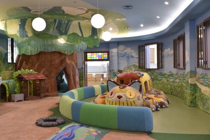 子どもたち限定でネコバスの中に入れるネコバスルーム。子どもサイズの「サツキとメイの家」もある（C） Studio Ghibli