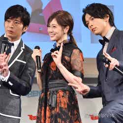 （左から）田中圭、白石麻衣、中村倫也（C）モデルプレス