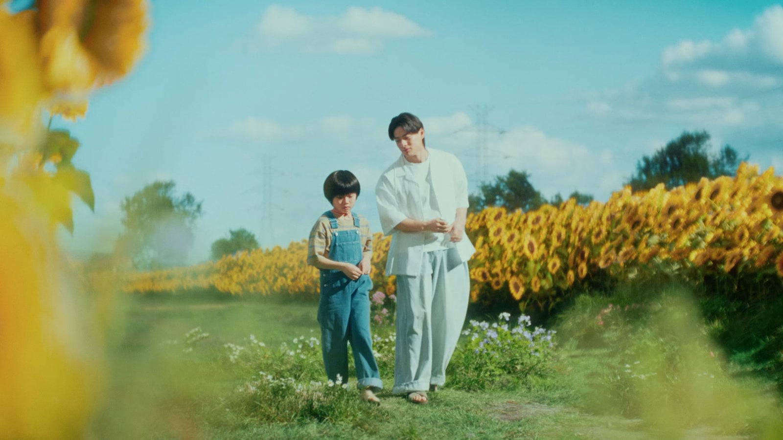 森優理斗、平野紫耀／新CM「僕らの夏は、液体ムヒ。」篇より（提供写真）