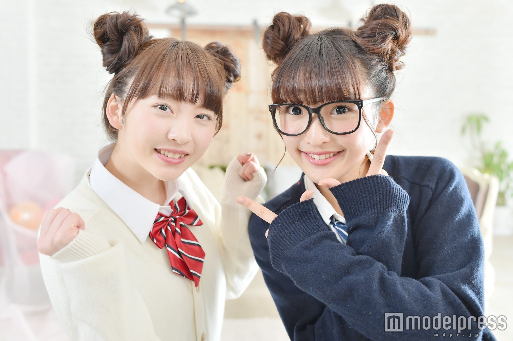 まこみな／（左から）まこ、みなみ／（C）モデルプレス