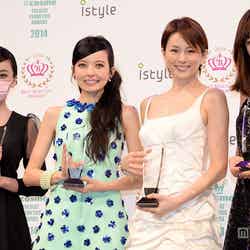 「2014年ベストビューティストアワード」を受賞した（左から）ざわちん、ベッキー、米倉涼子、ヨンア【モデルプレス】