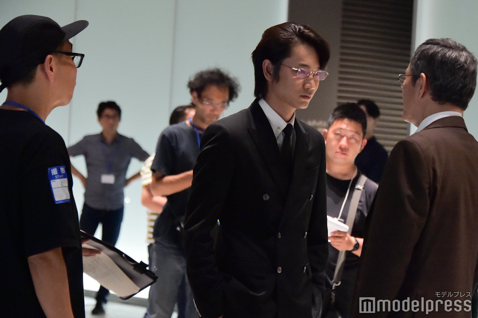 ラストシーンのテスト中の様子／綾野剛、小林薫（C）モデルプレス