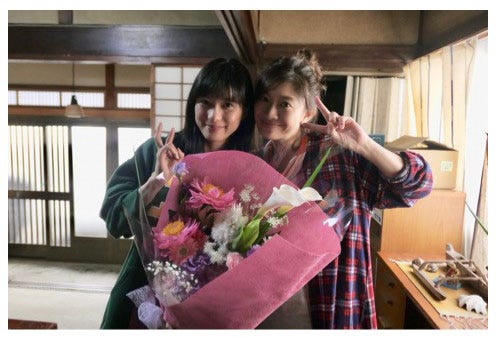 親子役を演じた芳根京子と篠原涼子/芳根京子オフィシャルブログ(Ameba)より