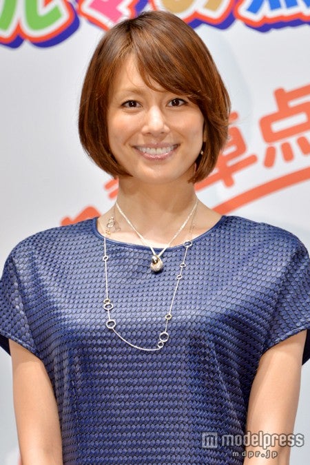 米倉涼子、ミニスカートで美脚アピール 人気芸人がニヤリ