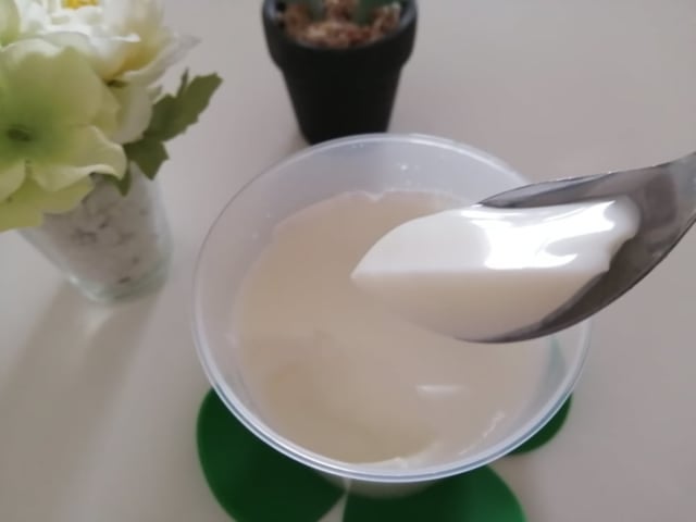 《セブン》とろけるくちどけ杏仁豆腐すくったところ