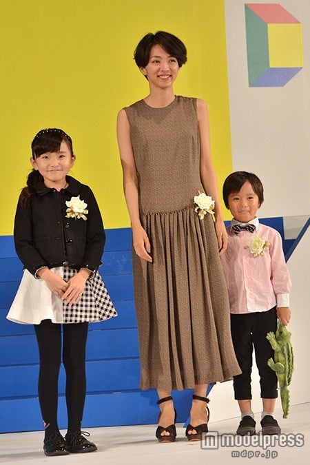 ドラマ「Woman」で、家族を演じた3人／鈴木梨央、満島ひかり、高橋來（左から）