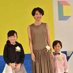 ドラマ「Woman」で、家族を演じた3人／鈴木梨央、満島ひかり、高橋來（左から）