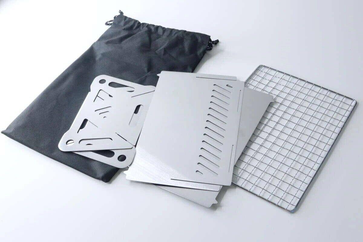 黒い収納袋とステンレス製のBBQコンロの部品 黒い収納袋とステンレス製のBBQコンロの部品