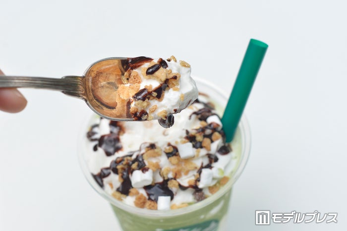 ホイップクリームをすくっていただくのもアリ！ （C）モデルプレス