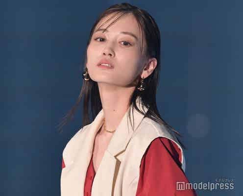 乃木坂46山下美月、クールビューティーな佇まい 朝ドラ「舞いあがれ!」とのギャップで魅せる<TGC 2023 S/S>