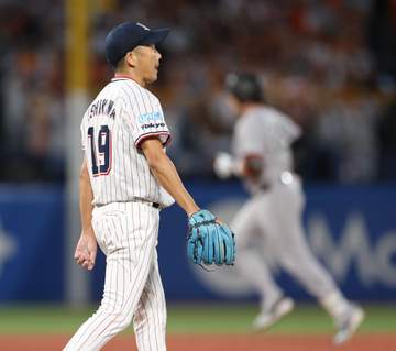 ヤクルトは今期5度目の6連敗 46歳石川が今季初先発も無念の初回6失点KO、左肩痛も発症 史上初25年連続勝利はお預け