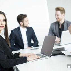 た たまらない 男性がスーツ姿女子に色気を感じる瞬間 モデルプレス た たまらない 男性がスーツ姿女子に色気を感じる瞬間 モデルプレス