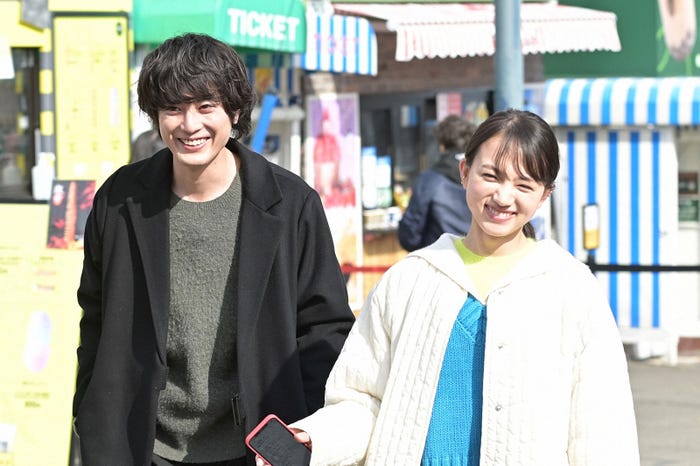 間宮祥太朗、清原果耶/「ファイトソング」第6話より(C)TBS