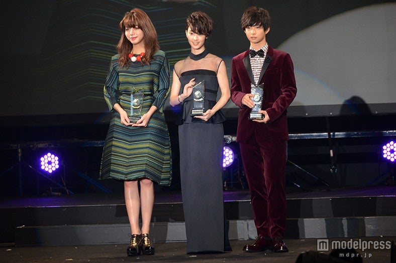 左より：池田エライザ、剛力彩芽、千葉雄大