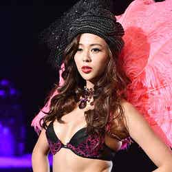 Body Rich Laceブラセット／8日に行われた「Ravijour 2014 WINTER COLLECTION FASHION SHOW」より