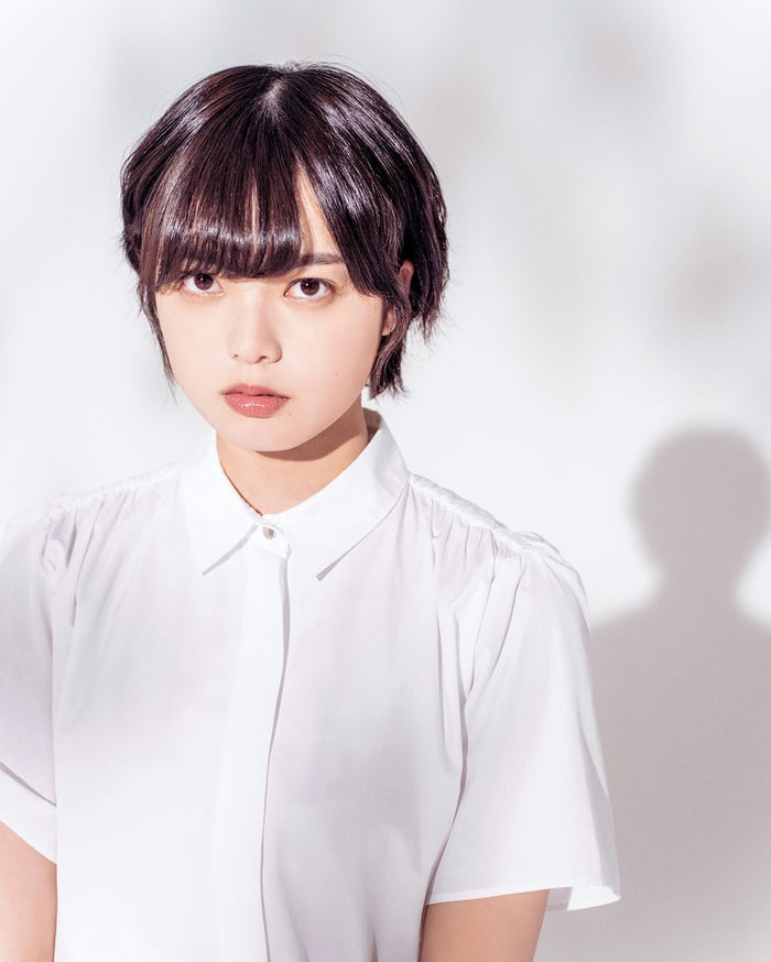 欅坂46平手友梨奈 真っ白衣装でナチュラル美 モデルプレス