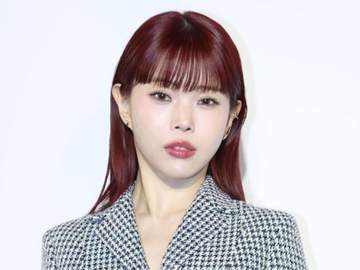 「唯一無二の歌声」アイナ・ジ・エンド 美背中さく裂リボンドレスに「かわいい！」大物MCも笑顔