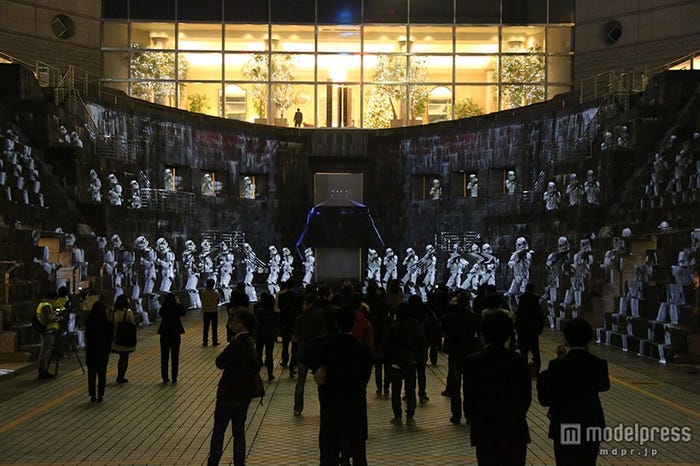 プロジェクションマッピング「スター・ウォーズ 果てしなき銀河の旅」(C)&TM lucasfilm Ltd.