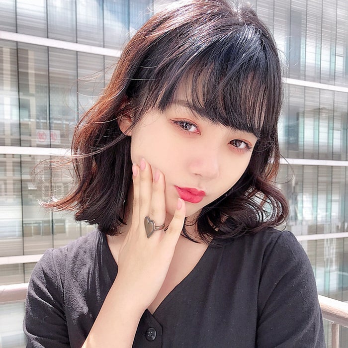 冬モテを狙え 光に透けてセクシーな色っぽダークカラーヘア モデルプレス 冬モテを狙え 光に透けてセクシーな色っぽダークカラーヘア モデルプレス