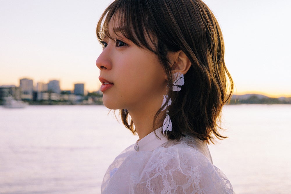 日向坂46富田鈴花、ブリスベンのホテルで撮影されたランジェリー