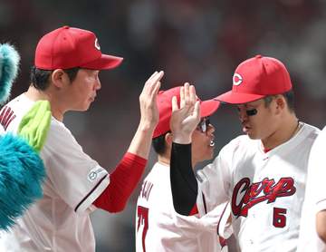 広島・新井監督 先発の斉藤優に「相手との勝負に少しずつ。成長を感じます」 2点適時打の石原「本当に成長してると思います」一問一答