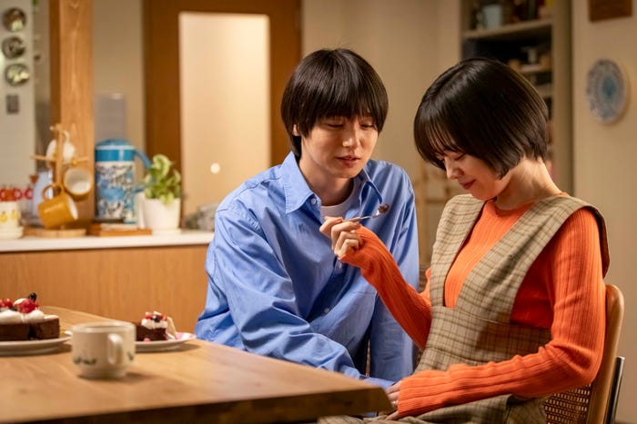 伊野尾慧、伊原六花「パラレル夫婦 死んだ“僕と妻”の真実」(C)カンテレ