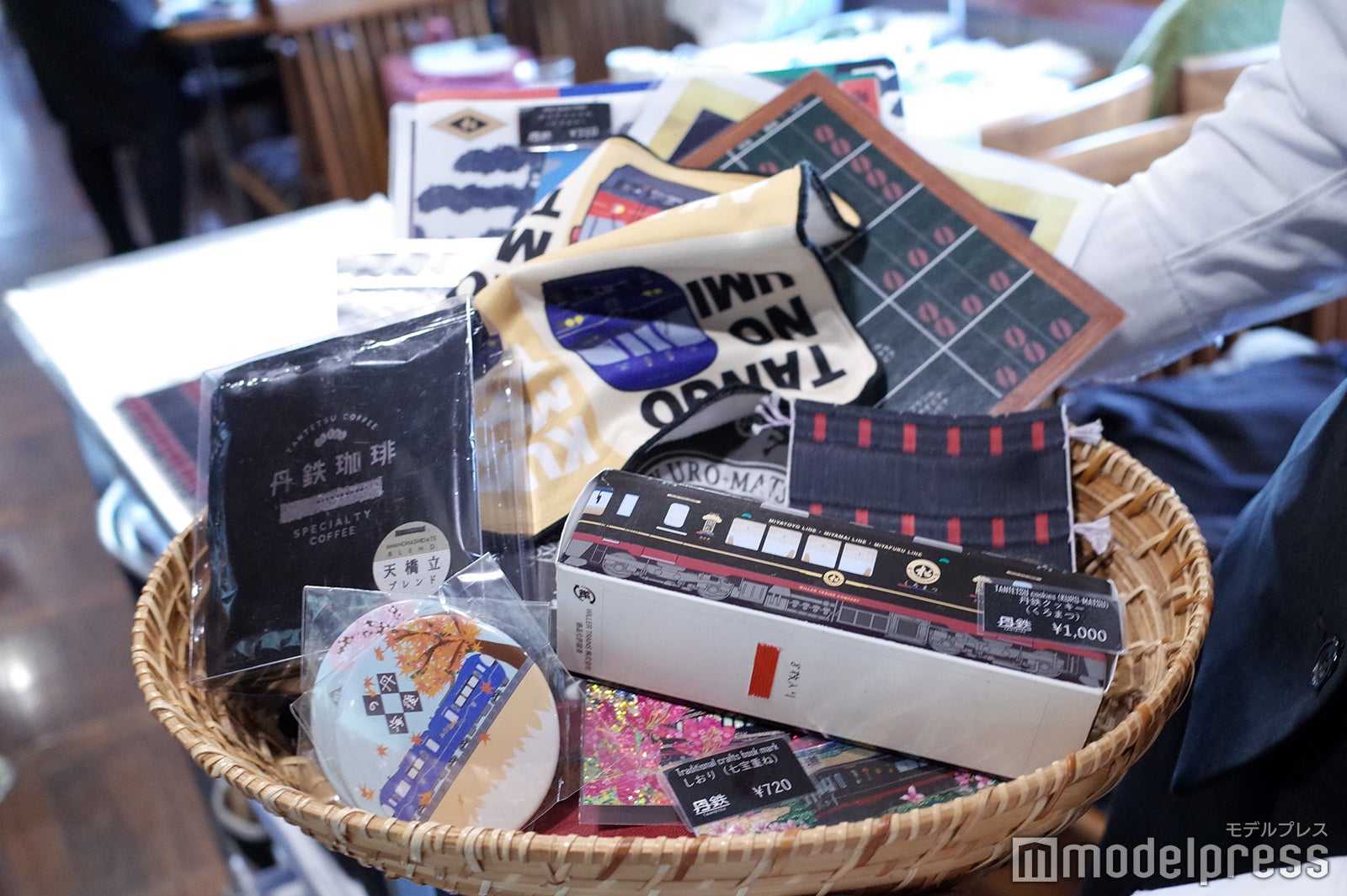 丹後くろまつ号には旅の記念になるオリジナルグッズも（C）モデルプレス
