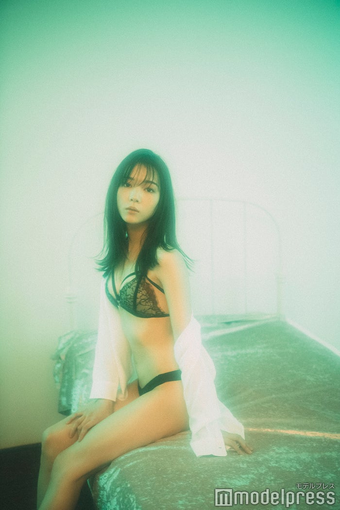水着:私物<br>
シャツ:コットンシャツ(H&M)/<br>
あっとせぶんてぃーん かしま(C)モデルプレス