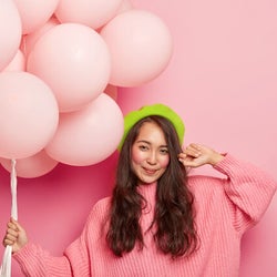 気をつけるだけで女度アップ?!さりげない女性らしい手の仕草6選