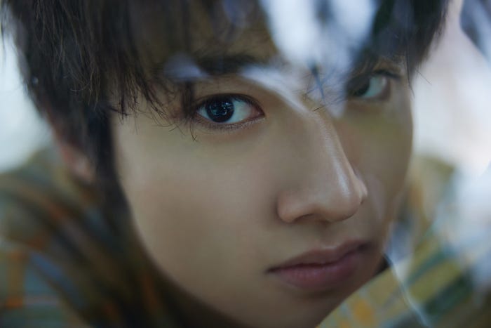 藤岡真威人「藤岡真威人1st写真集 EXPRESSIONS」(東京ニュース通信社刊)